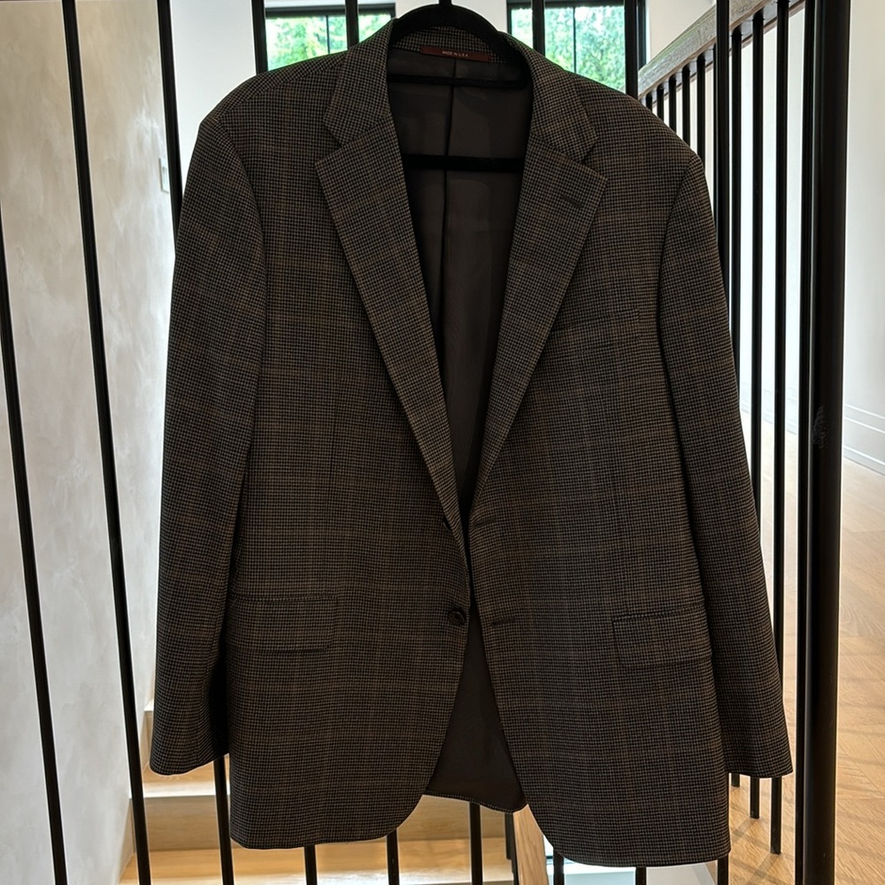 Hickey Freeman - Beacon - Herringbone - 44R - Like NEW!!